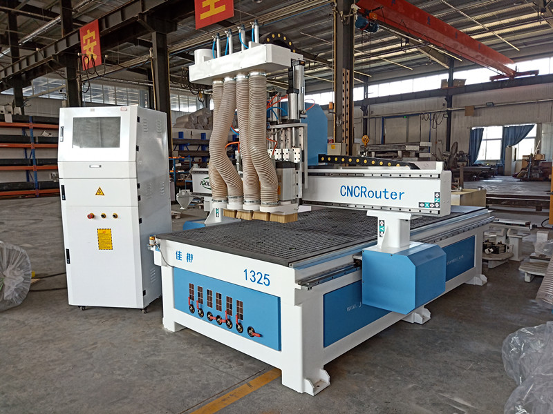 m&aacute;quina de grabado CNC de cuatro procesos