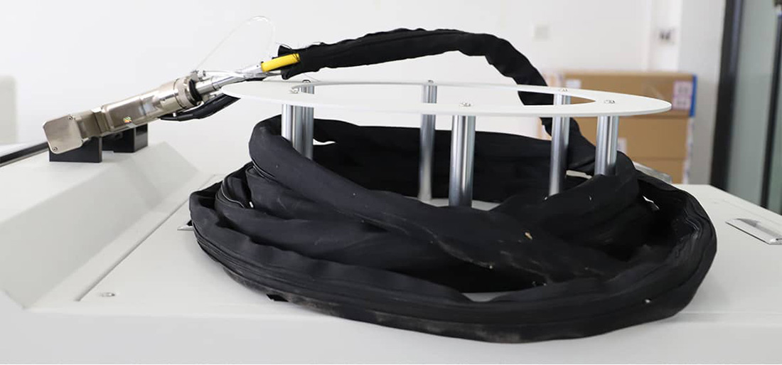 Лазерная чистящая машина